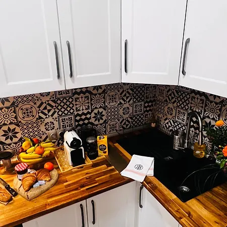 Amber - Highlights And Apartman Nizza